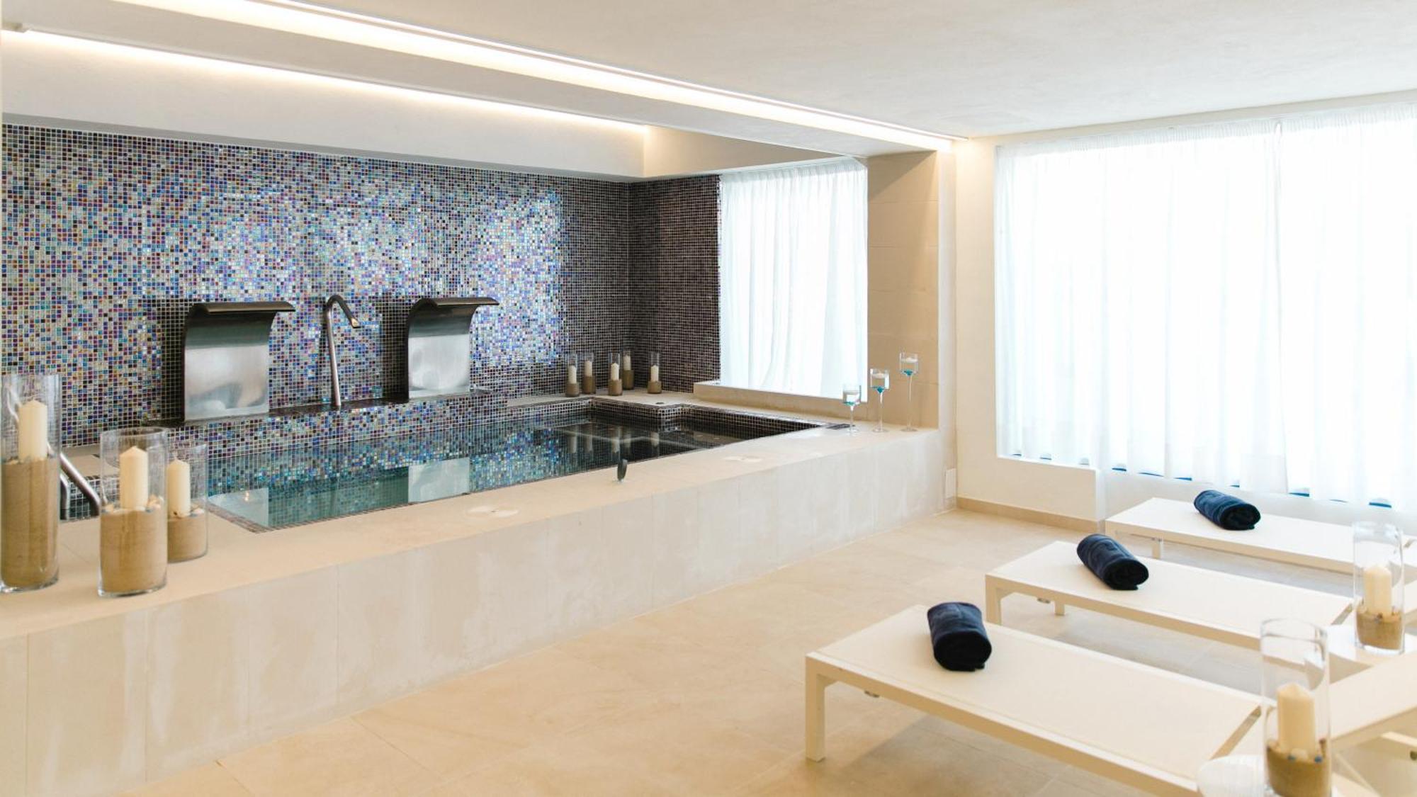 Honucai Hotel 4*